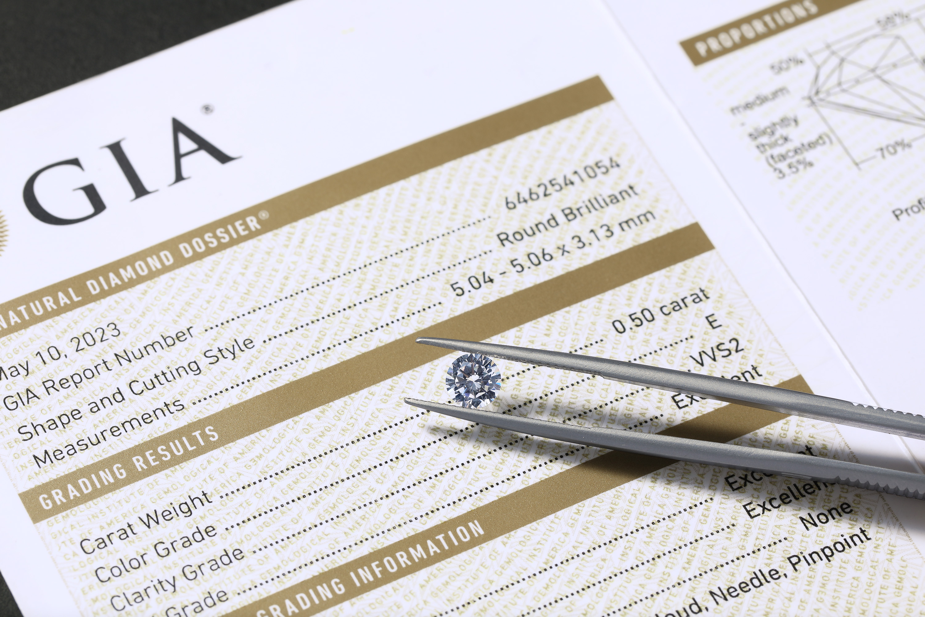 LONITÉ - LONITE AG, EspañaThe origin color of LONITÉ  memorial diamond from ashes is amber yellow